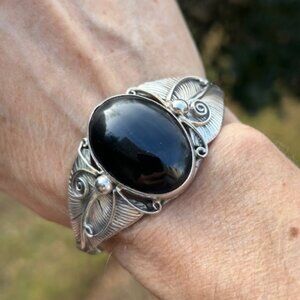 NAVAJO - BILLY SLIM Silversmith Sterling Silver Onyx Cuff BRACELET